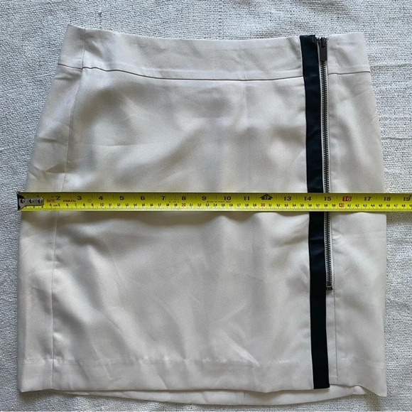 BANANA Republic  Cream and Black Mini Skirt Size 2 - Picture 5 of 11
